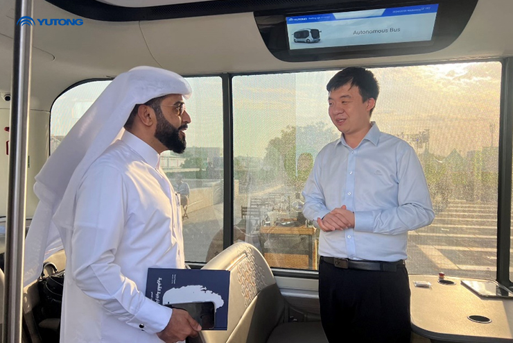 Yutong Showcases Autonomous Bus at Qatar Universitys 2024 Reunion: Shaping the Future of Transportation