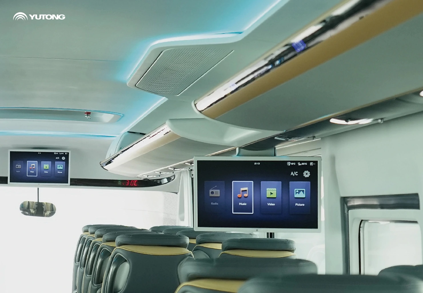 Yutong left-hand drive diesel coach T12 debuts: superior reliability for premium travel Yutong left-hand drive diesel coach T12 debuts: superior reliability for premium travel